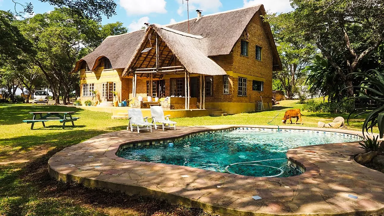 The Rhino And Elephant Conservation Project Volunteer Accommodation Run Through!