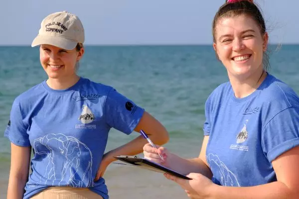 Volunteers on the beach