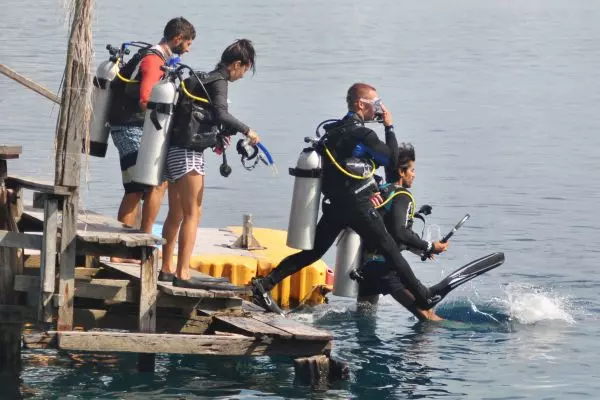 Volunteers Learning to Dive in Raja Ampat