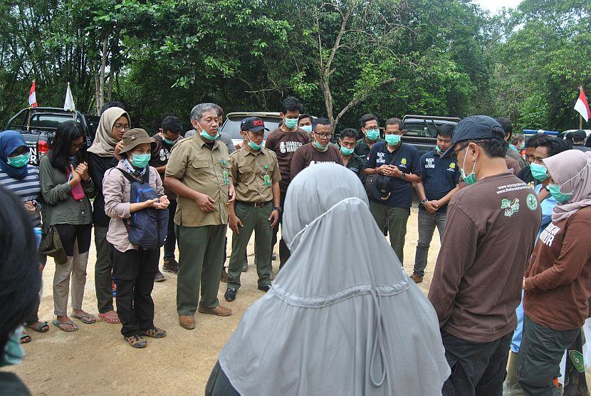 Praying for safe orangutan release