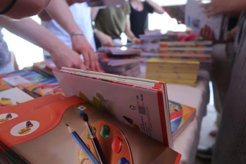 volunteers donating school supplies in sri lanka 